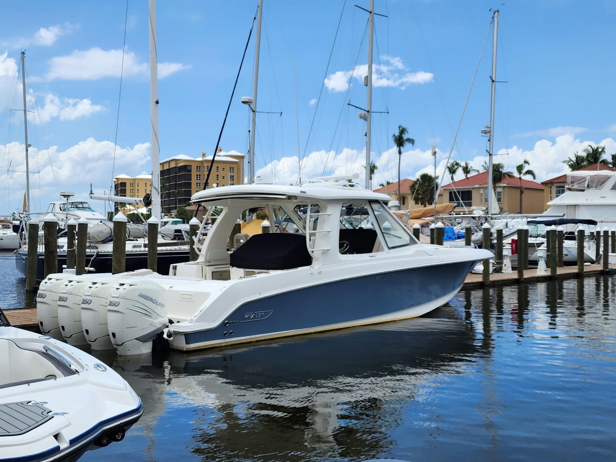 2019 Boston Whaler 380 Realm