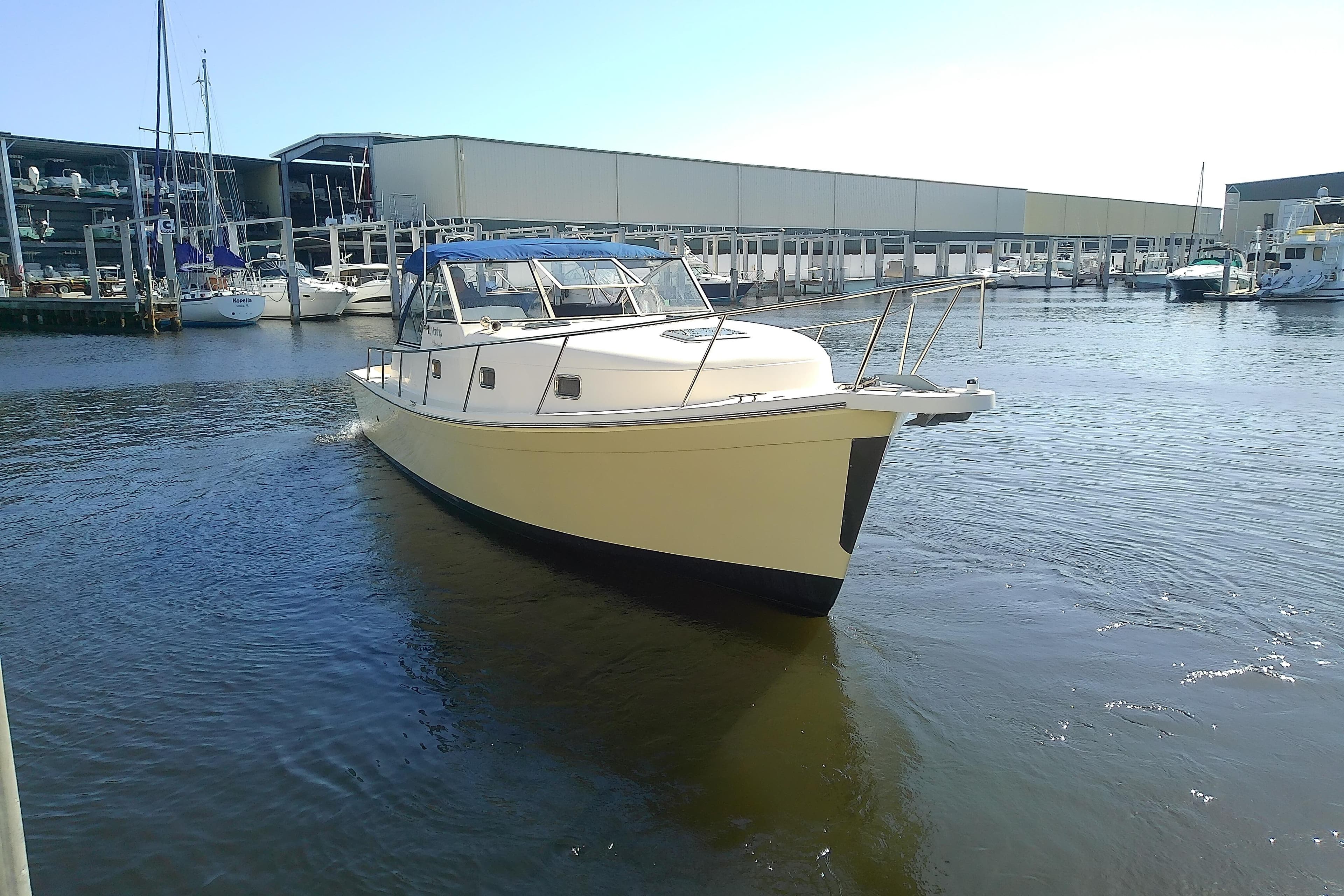 2004 Mainship Pilot 34 Sedan