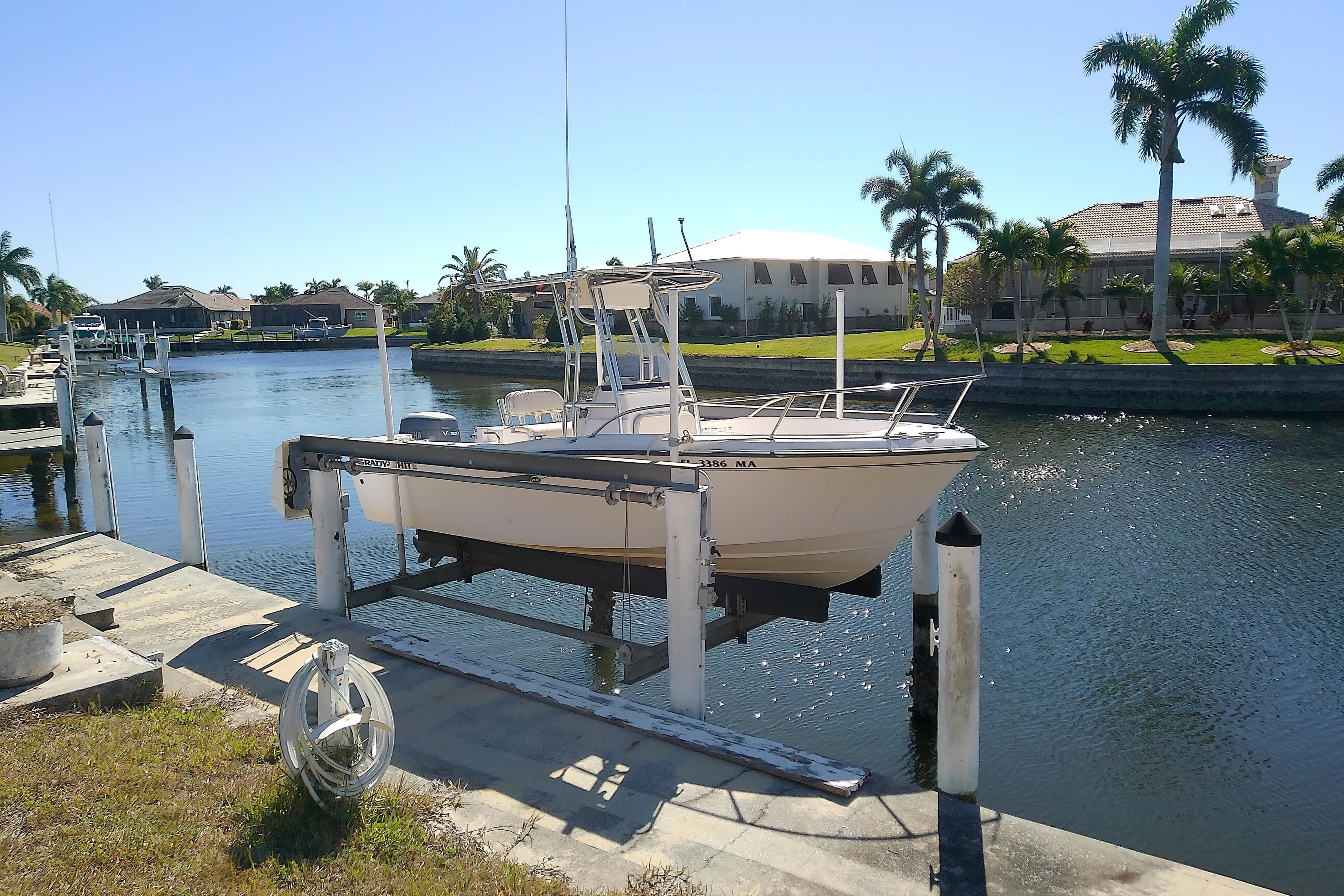 1999 Grady-White Escape 209